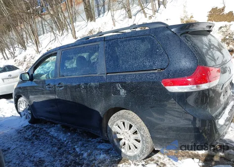 2013 Toyota Sienna Le 7 Passenger z USA, uszkodzony, nr VIN 5TDJK3DC3DS068882